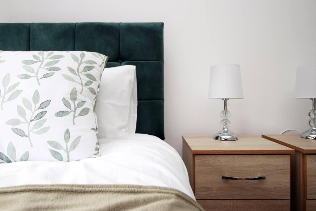 Вілла Holiday House For 7 Guests, Free Wi-Fi & Self Check-In Explore Newport Екстер'єр фото