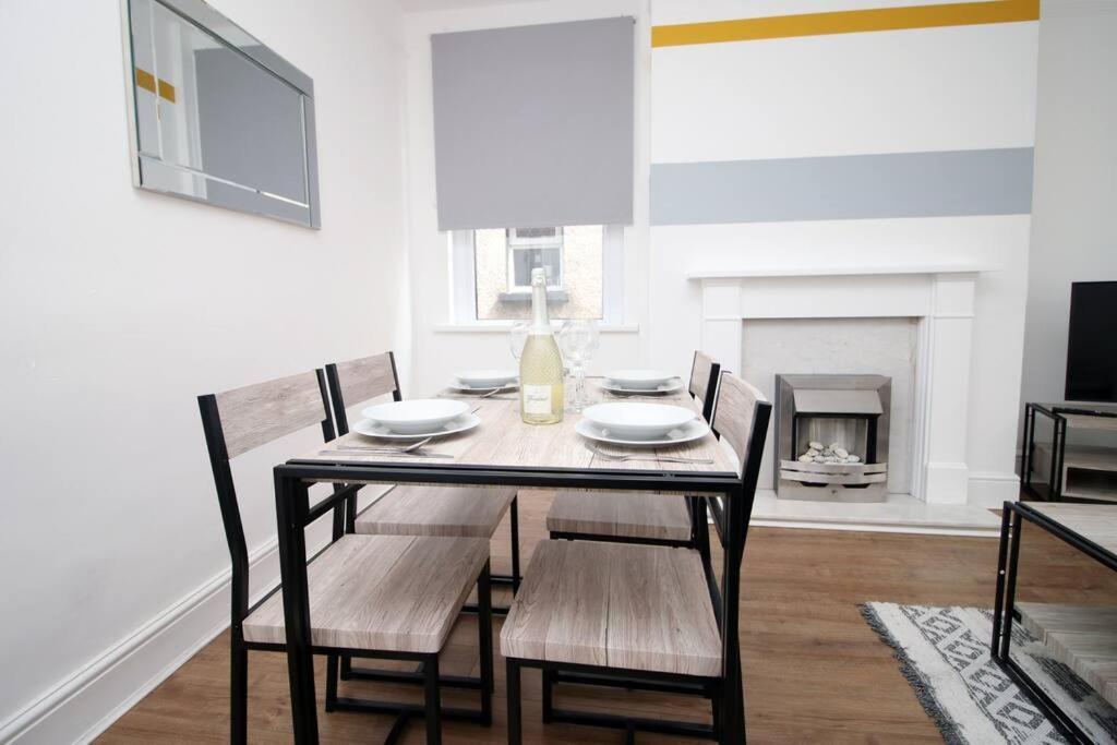 Вілла Holiday House For 7 Guests, Free Wi-Fi & Self Check-In Explore Newport Екстер'єр фото