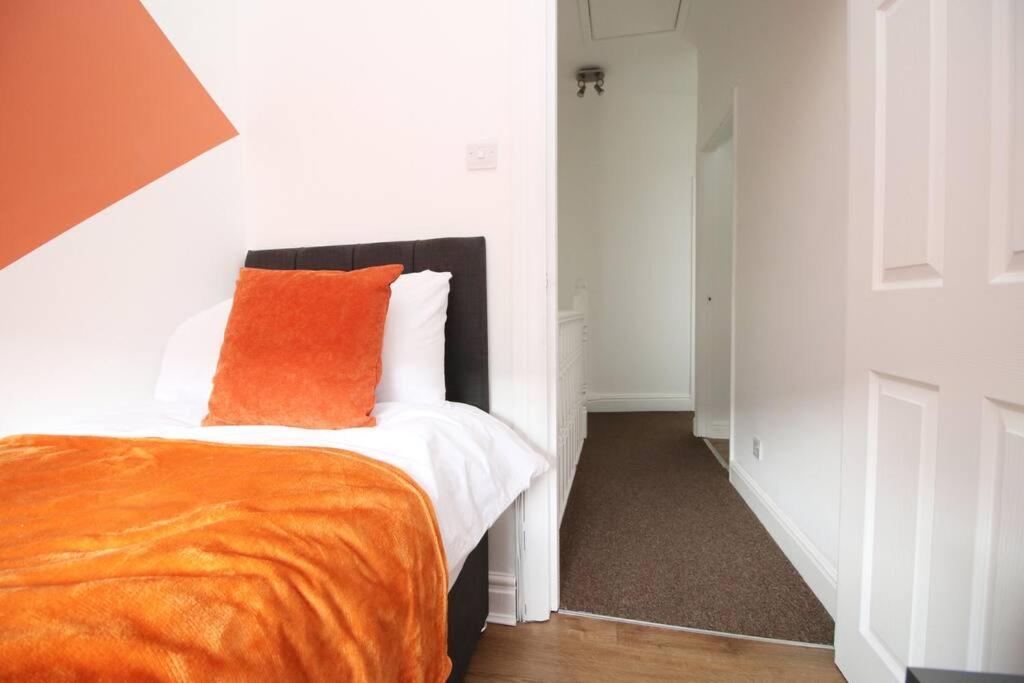 Вілла Holiday House For 7 Guests, Free Wi-Fi & Self Check-In Explore Newport Екстер'єр фото