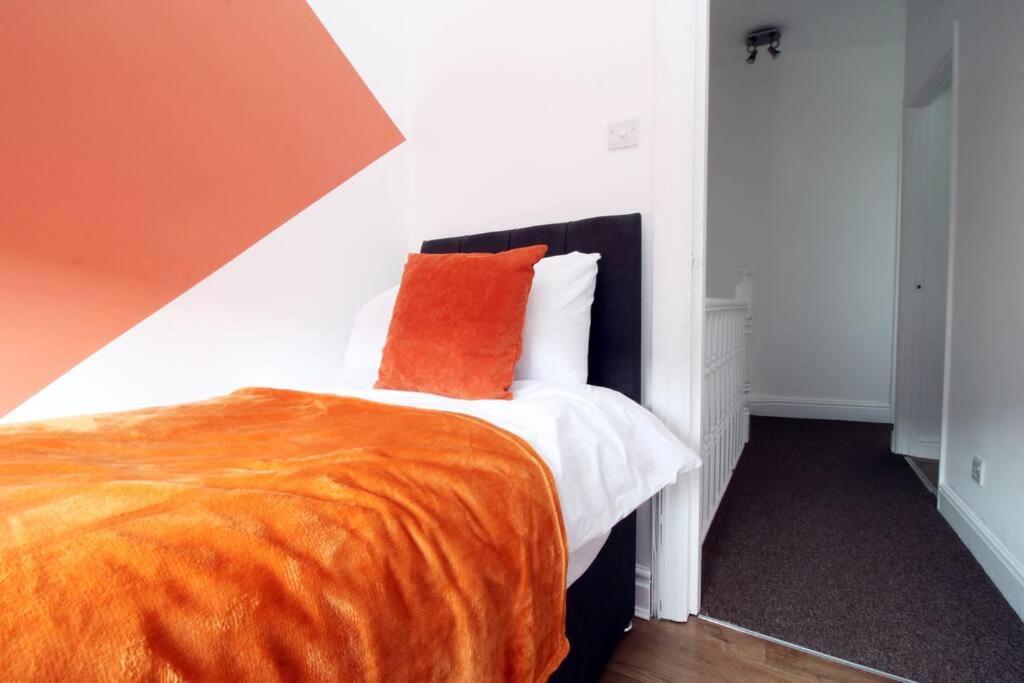 Вілла Holiday House For 7 Guests, Free Wi-Fi & Self Check-In Explore Newport Екстер'єр фото